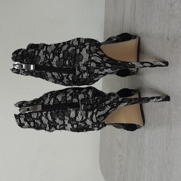 Heels - Picture 4 of 7